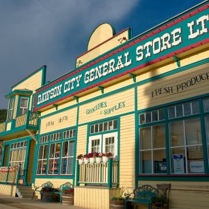 Dawson City General Store Ltd. je jediný supermarket v Dawsonu. 
