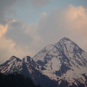 Rakousko, Zillertal, údolí v podvečer