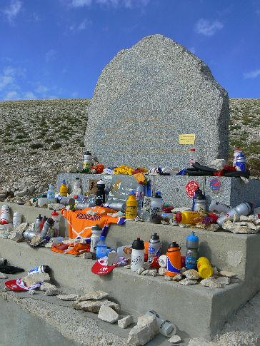 Francie, Pomník Toma Simpsona