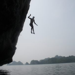 Hlavně se před dopadnutím zpevněte!