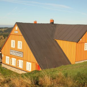 Nová Klínovka nese odkaz vyhořelé sousední boudy