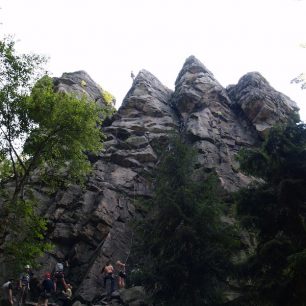 horolezci na skalním bloku Paličatá