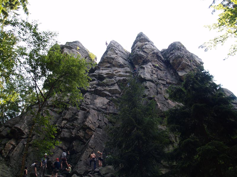 horolezci na skalním bloku Paličatá