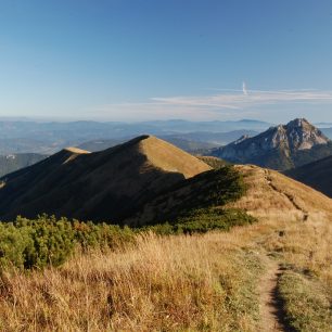 Typický úzký hřebínek