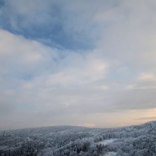 Zimní ranní obloha