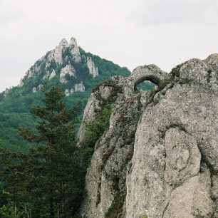 Výhled ze Súlovského hradu-vrch Brada (816m)