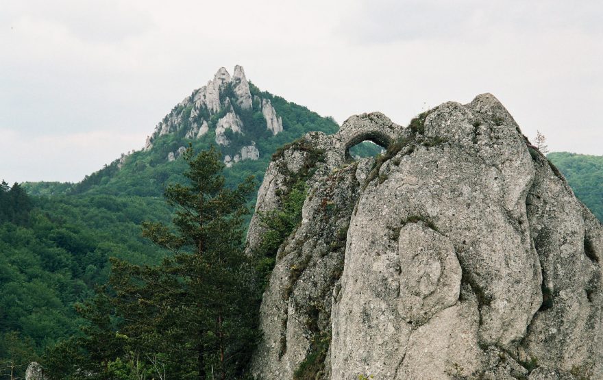 Výhled ze Súlovského hradu-vrch Brada (816m)
