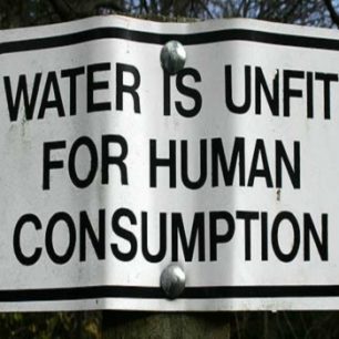 Cholera se nejčastěji přenáší pitnou vodou