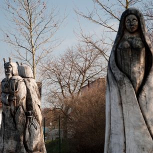 Moji kamarádi čekají u vody!