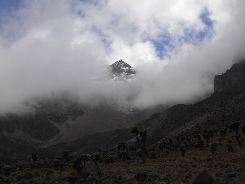 Vrchol Mount Kenya ze Shiptonova kempu