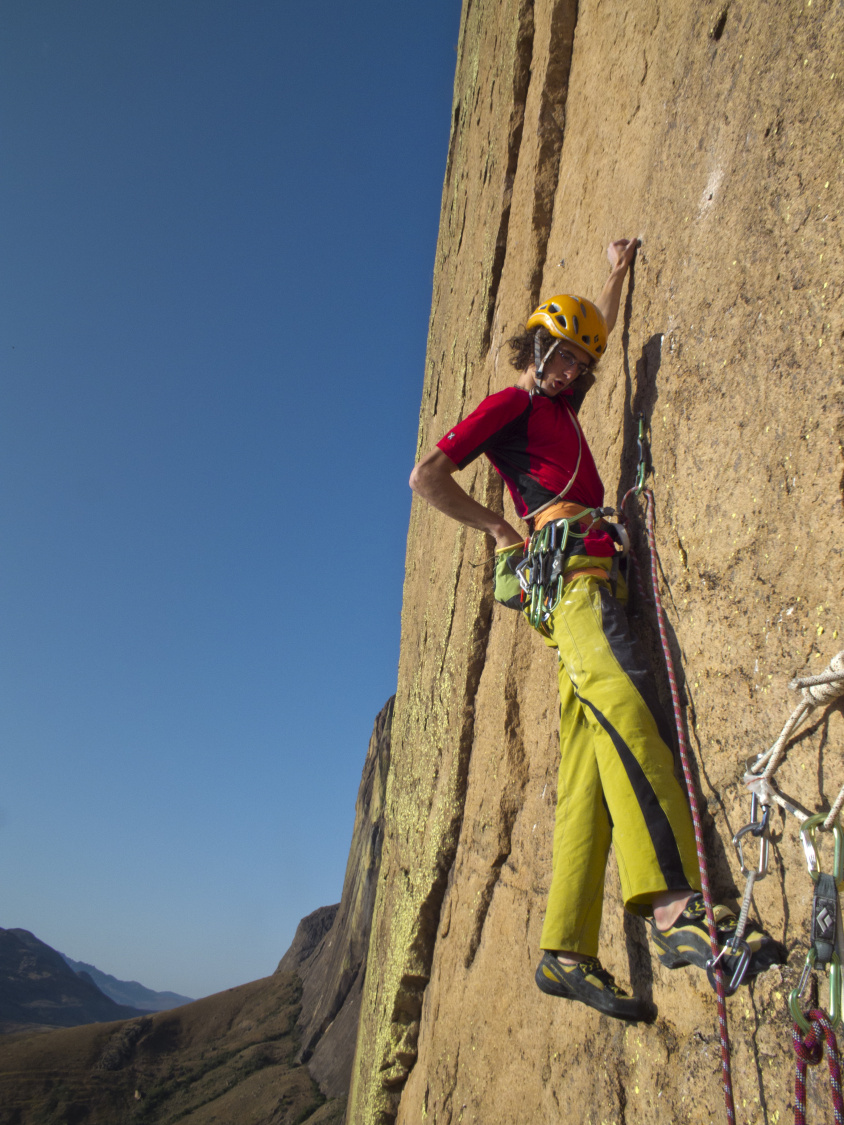 Adam Ondra při lezení na Madagaskaru