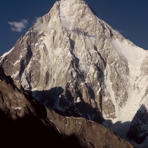 Západní stěna Gasherbrum IV, Wikipedia, foto: Florian Ederer