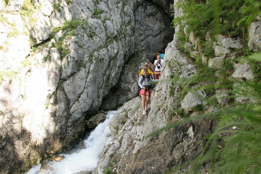 Cesta kaňonem slovinské řeky