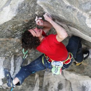 Adam Ondra v jeskyni Flatanger