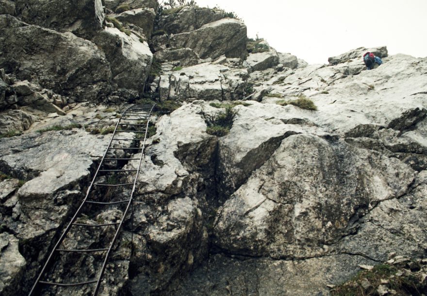 Zajištěná skalní plotna pod chatou Welserhütte
