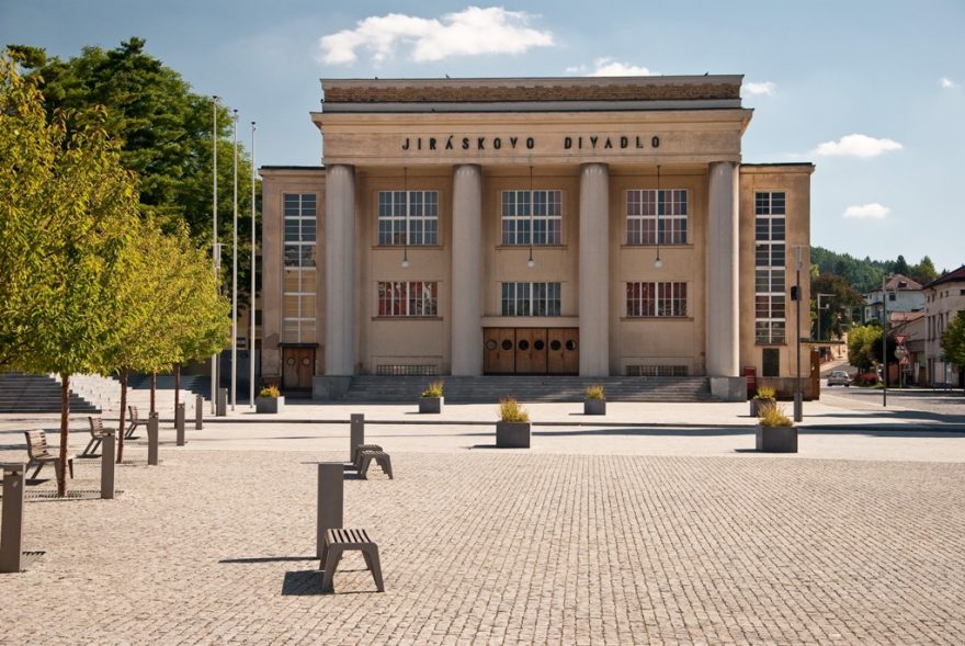 Náměstí v Hronově