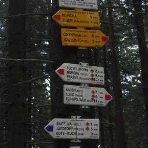 Rozcestník pod Ropicí