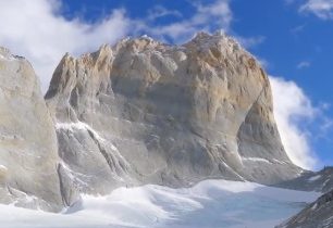  Jihovýchodní stěna vrcholu South Tower of Paine