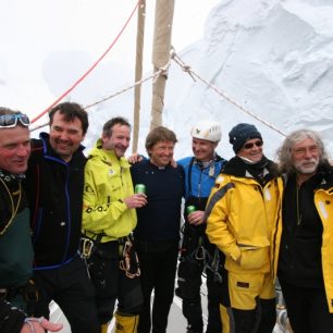 Z leva Mára, Jíra, Vláďa, Rosťa, Vláďa, Ado a Standa