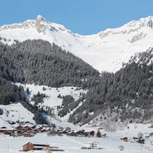 Vesnička Segnas, Graubünden Ferien, Sedrun Disentis