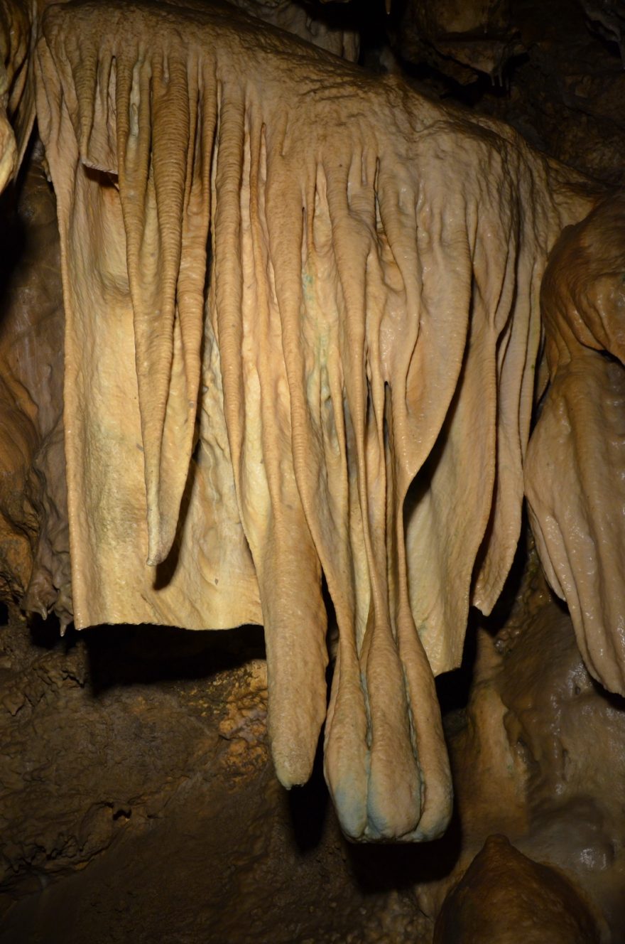 Záclony v jeskyni Na Pomezí