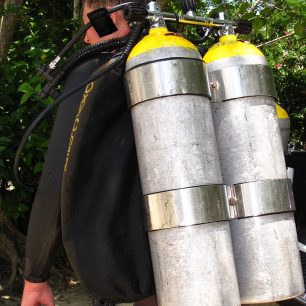 Dvojittá lahev s uzavíratelnými ventily