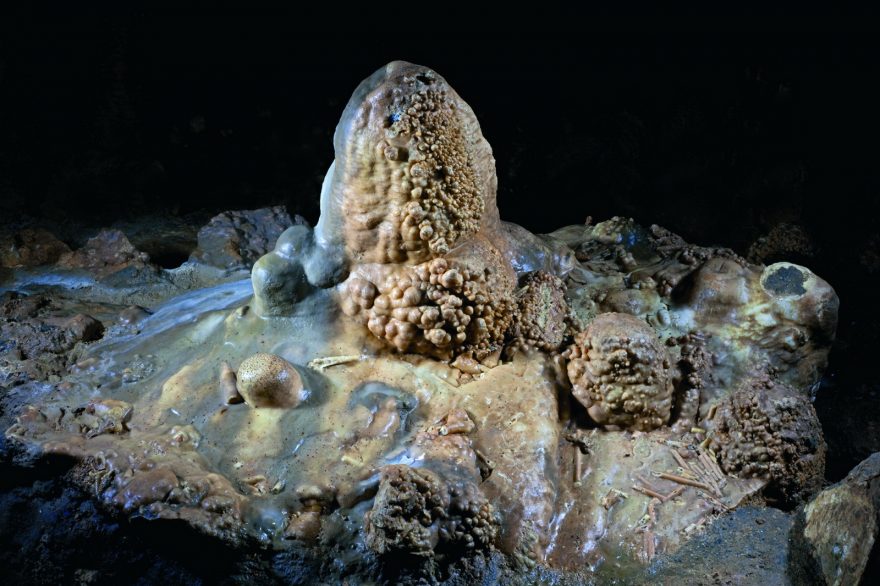 Krápníková výzdoba Mladečských jeskyní