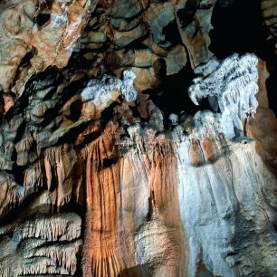 Krápníková výzdoba Mladečských jeskyní