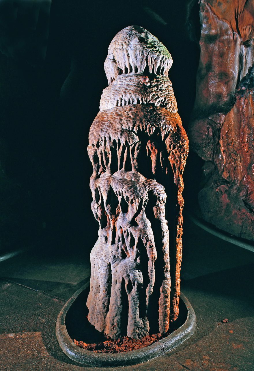 Krápník přímo na prohlídkové trase, Mladečské jeskyně