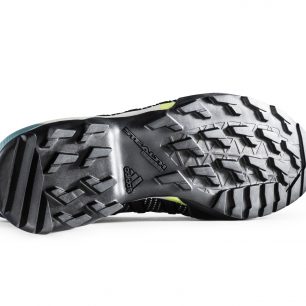Podrážka z gumy Stealth na botách adidas Terrex Scope GTX