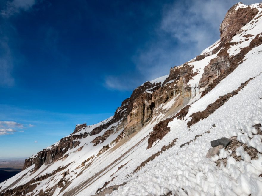 Svah posetý kajícníky