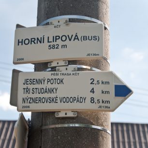 Rozcestník v Horní Lipové