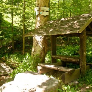 Altánek u potůčku - romantika!