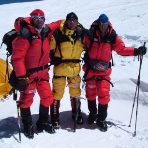 Čo Oju (8201 m), na vrcholu stáli Radek s Martinem Koukalem právě před deseti lety