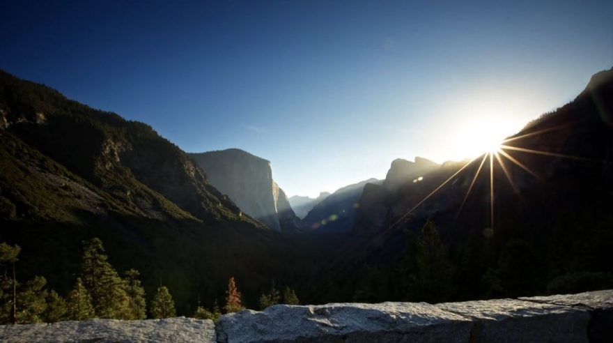 Ranní yosemitská silueta