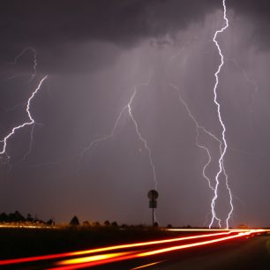 Bouřka nad silnicí, foto Jan Galásek