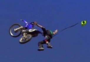 Na motorce až do oblak ... a pak zase dolů! + VIDEO