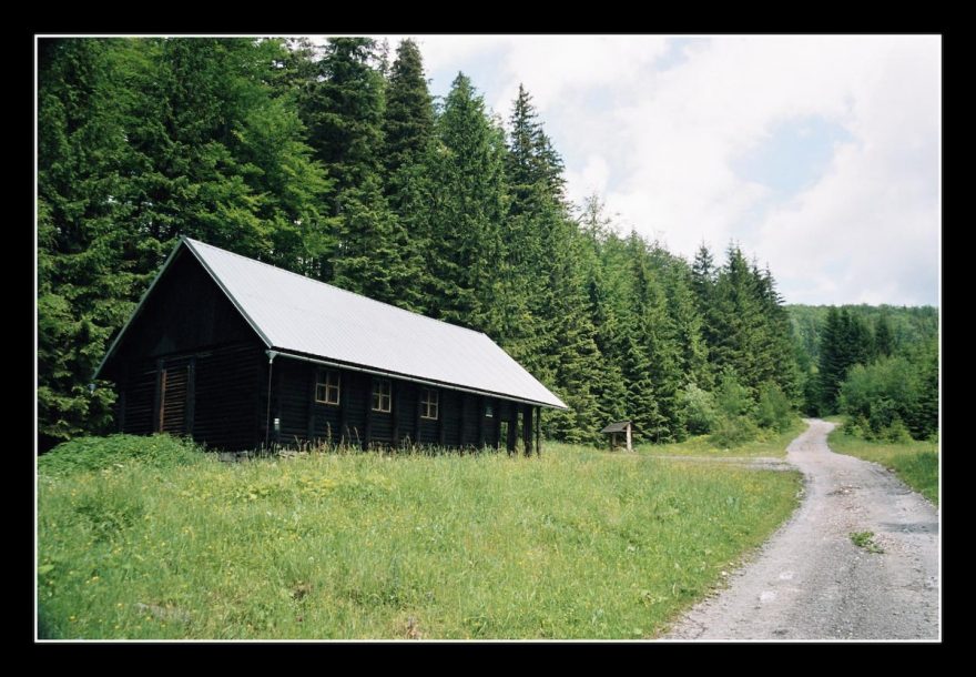 Kryté tábořiště pod Sokolími skalami