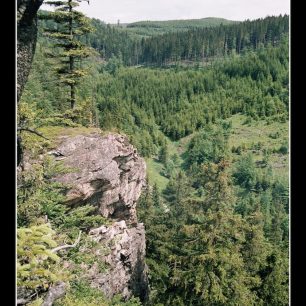 Výhled ze Sokolích skal ke Smrku