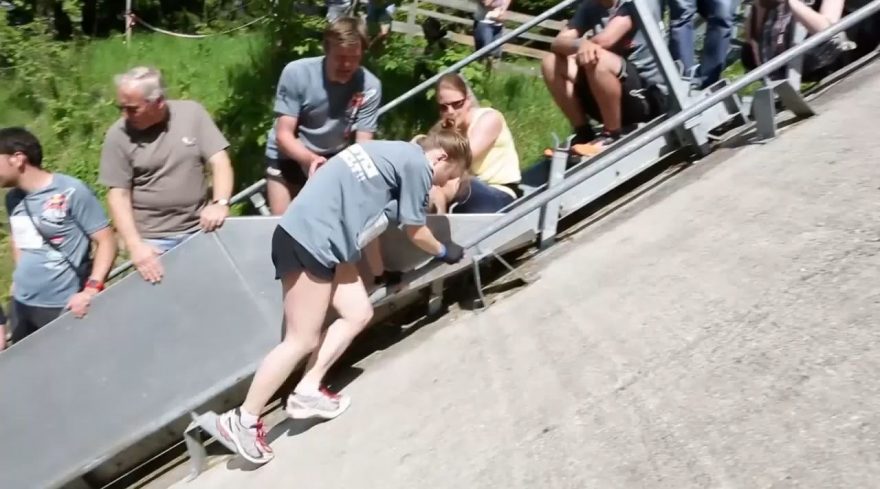 Držet se není ostuda!