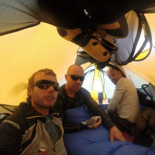 Zleva Tráva, Miska a Radek v C2