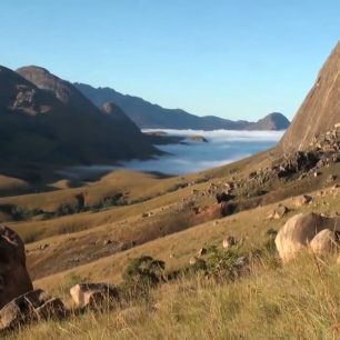 Toulat se netknutými údolími...