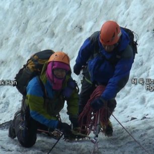 Japonští horolezci v klasické alpské cestě