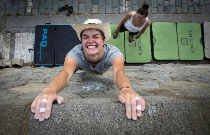 Karina při tréninku na pražské náplavce