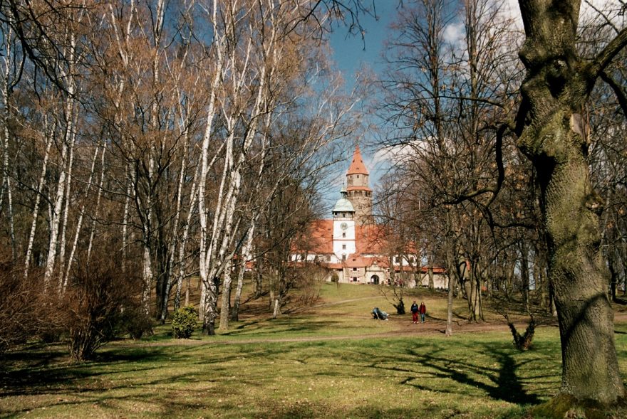 Park s hradem Bouzov