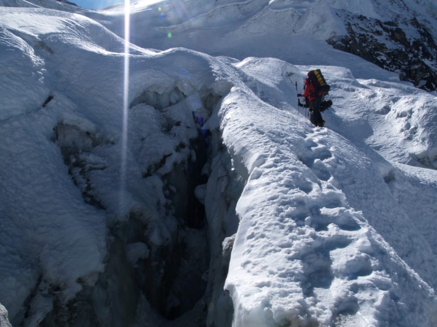 Trhliny po cestě do sedla T. Lapcha