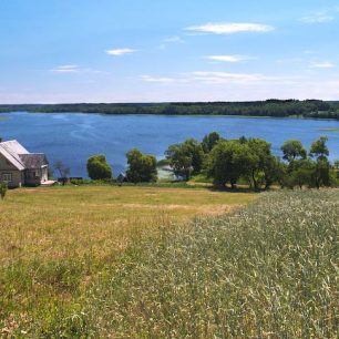 Jezero Asalnykštis s osadou Puziniškis