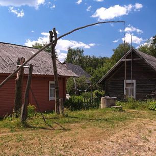 Vahadlo u studny ve vesničce Gaveikénai