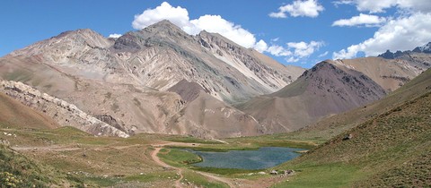 Trek do BC Plaza de Mulas pod Aconcaguou