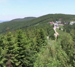 Pohled východním směrem - chaty na Pustevnách.